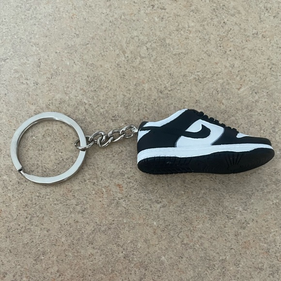 Keychain🫶🏻 - Picture 2 of 3